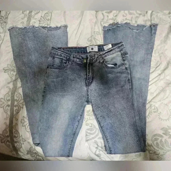 AC for AG light wash flare jeans! - Picture 2 of 6